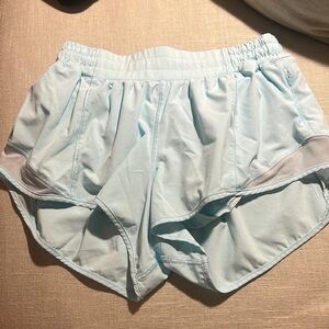 Lulu lemon hotty hot shorts size 6, 2.5 inseam